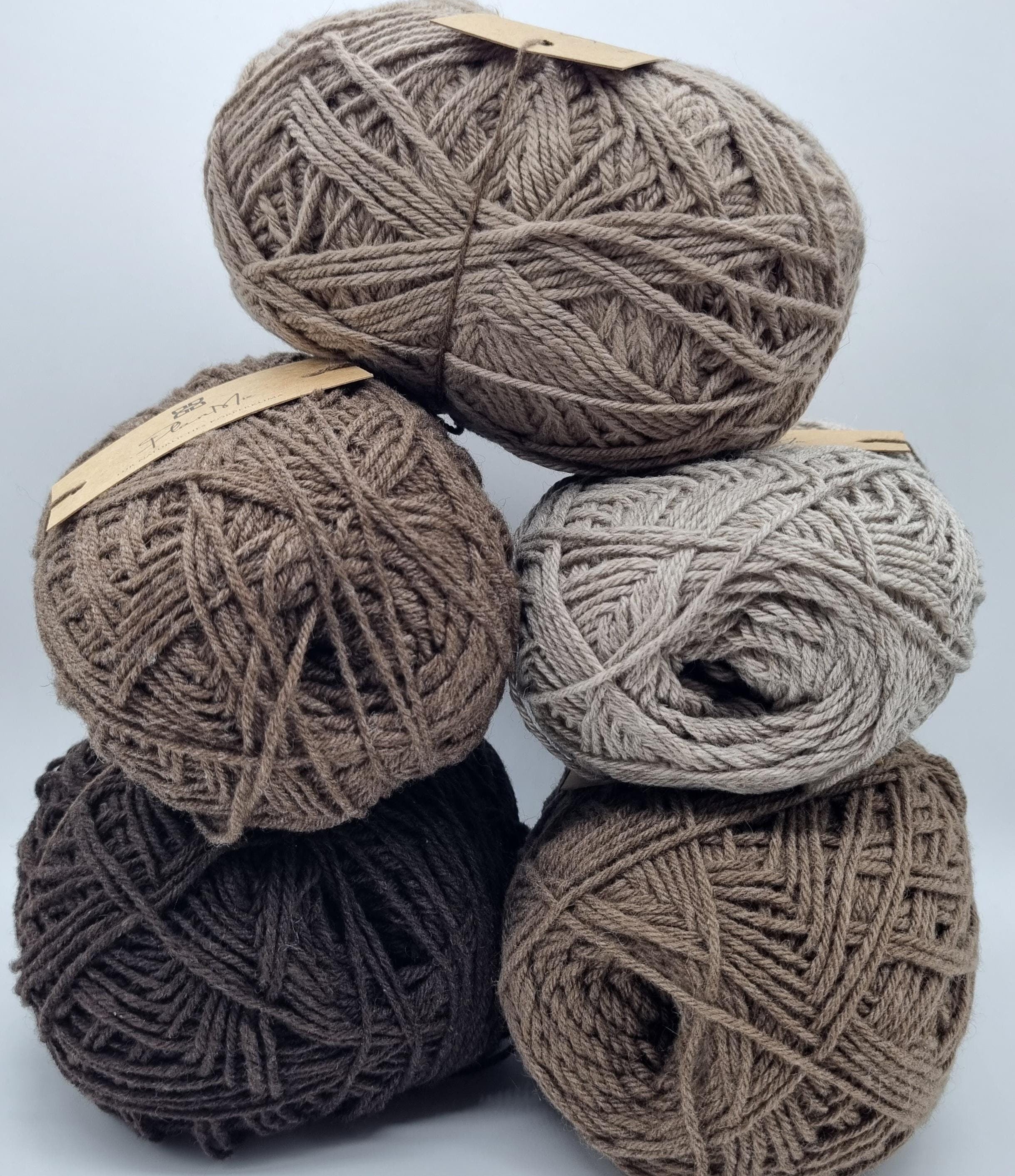 Natürliches Strickgarn aus edler Wolle