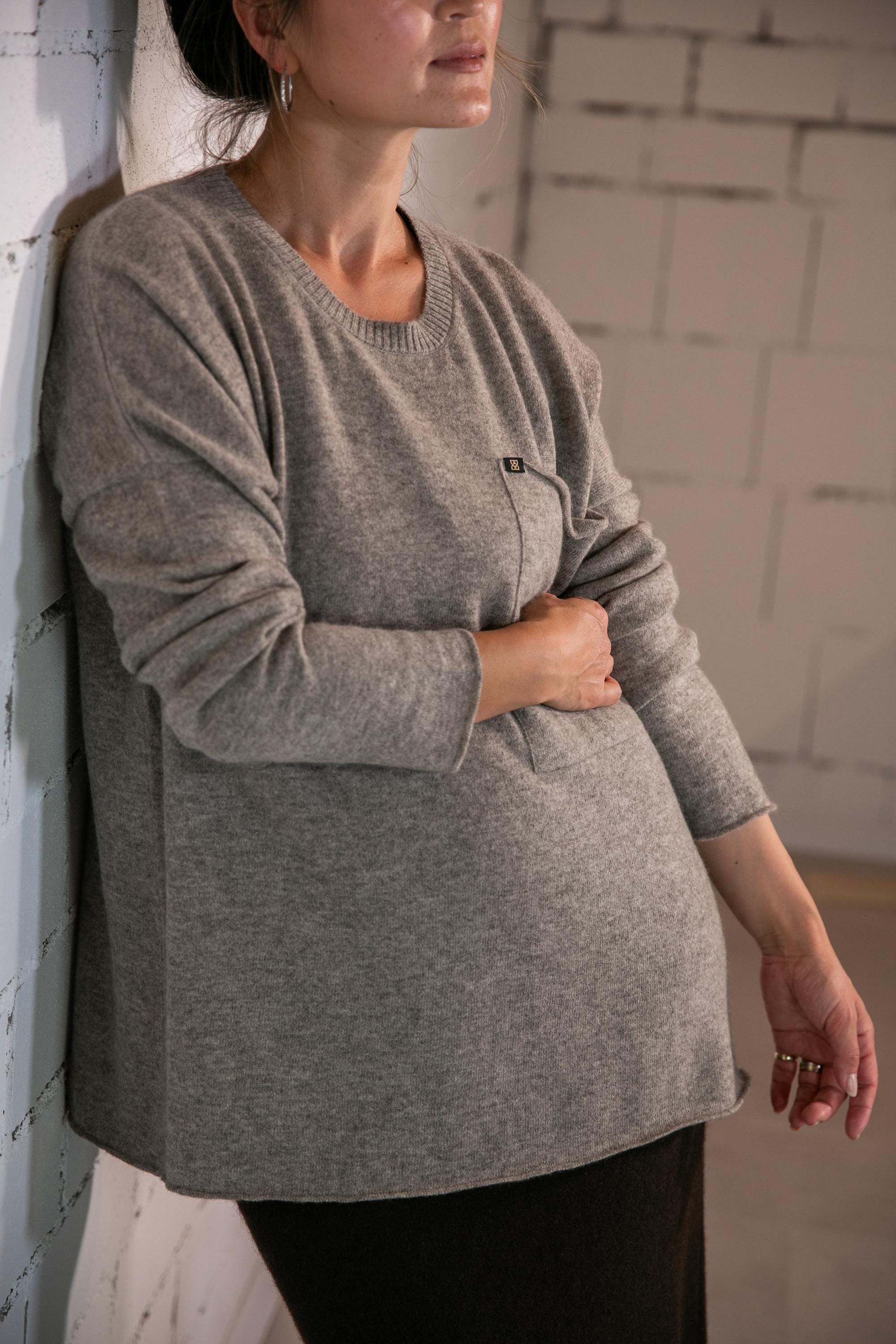 Kuscheliger Oversize-Pullover mit Tasche aus Yakwolle - Bild 2