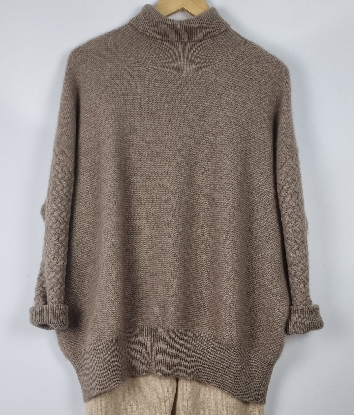 Hochwertiger Rollkragenpullover aus reiner Kaschmirwolle