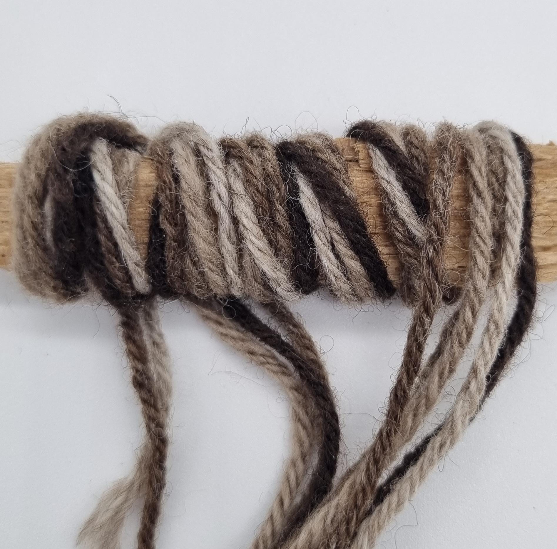 Natürliches Strickgarn aus edler Wolle - Bild 2