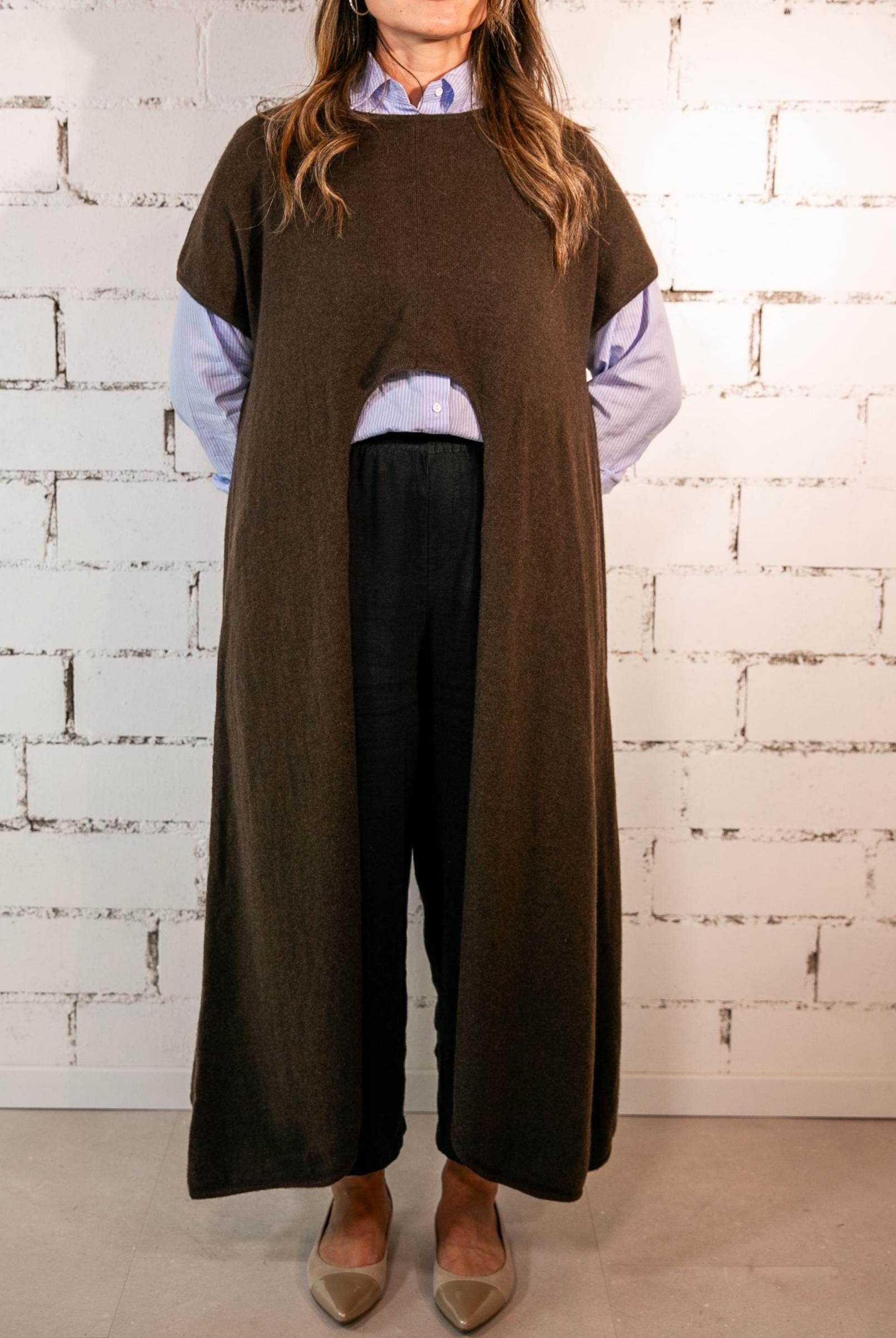 Langer Pullover in Umhangform aus reiner Yakwolle